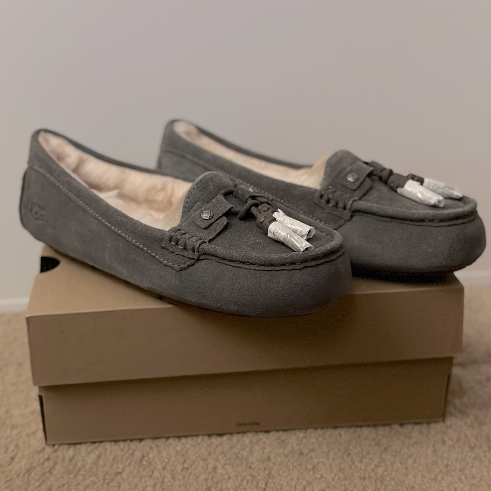 Ugg Moccasin/Slippers